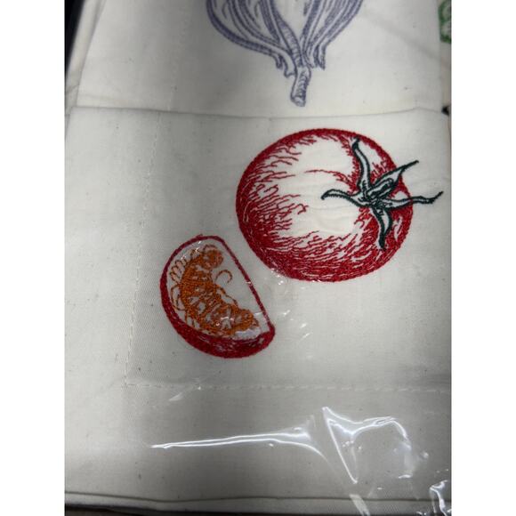 Set of 4 Trader Joe’s Embroidered Cotton Napkins Vegetable Design,20” x 20”, NIP - Picture 5 of 8